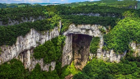 Chongqing Wulong Natural Three Bridges & Longshuixia Gorge Day Tour (Small Group)