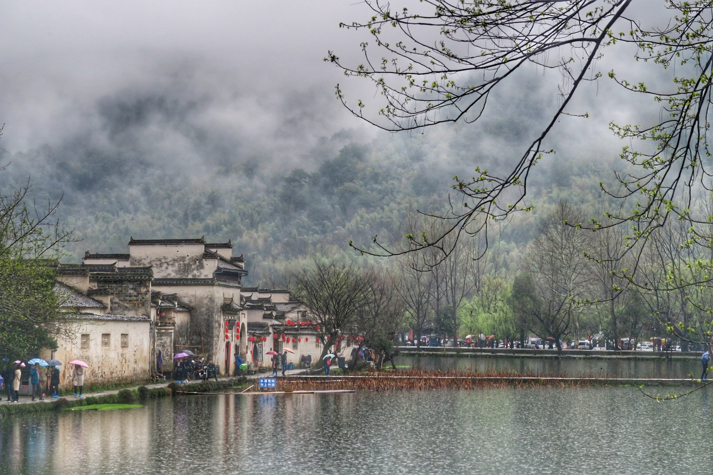 Hongcun ancient village alleyway - traditional Huizhou architecture private tour
